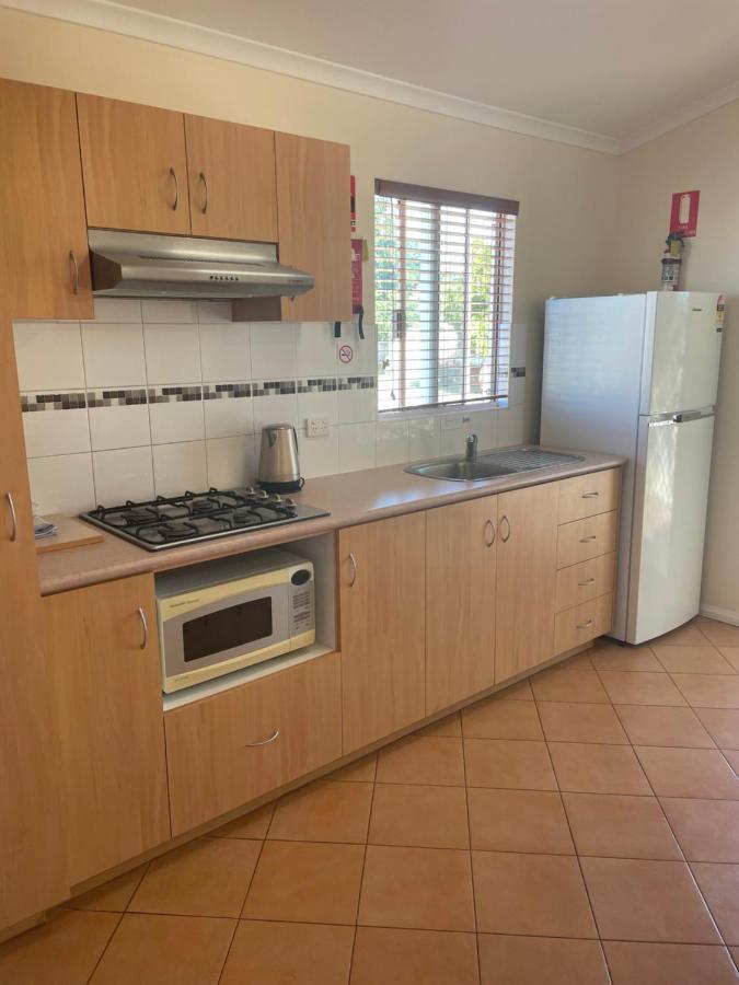 Outback Oasis Caravan Park Carnarvon Ngoại thất bức ảnh