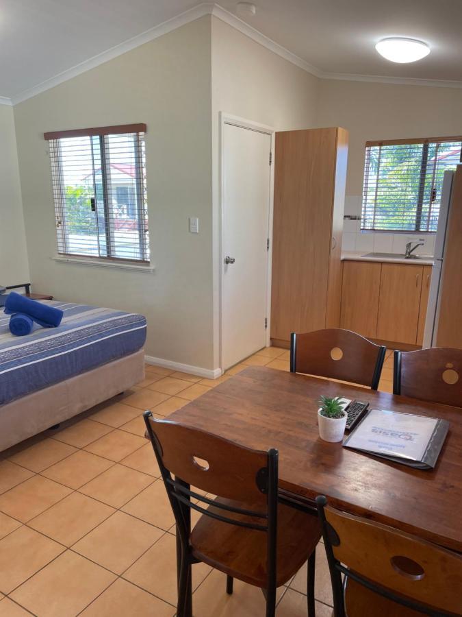 Outback Oasis Caravan Park Carnarvon Ngoại thất bức ảnh