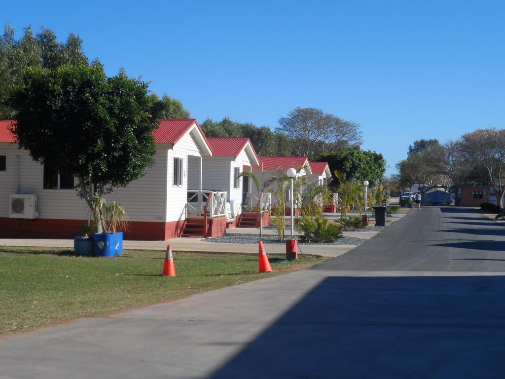 Outback Oasis Caravan Park Carnarvon Ngoại thất bức ảnh